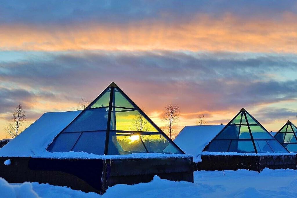 Hotel Aurora Pyramid Glass Igloos