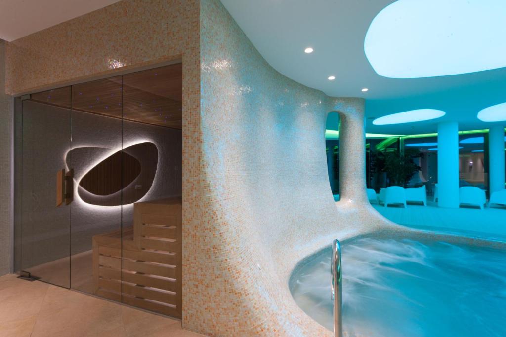Zenith Hotel