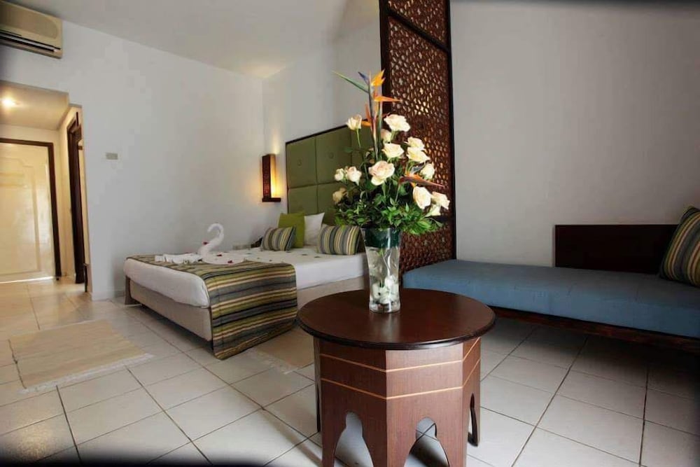 Club Rosa Rivage