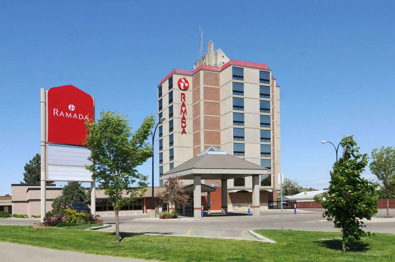 Hotel Ramada By Wyndham Lethbridge