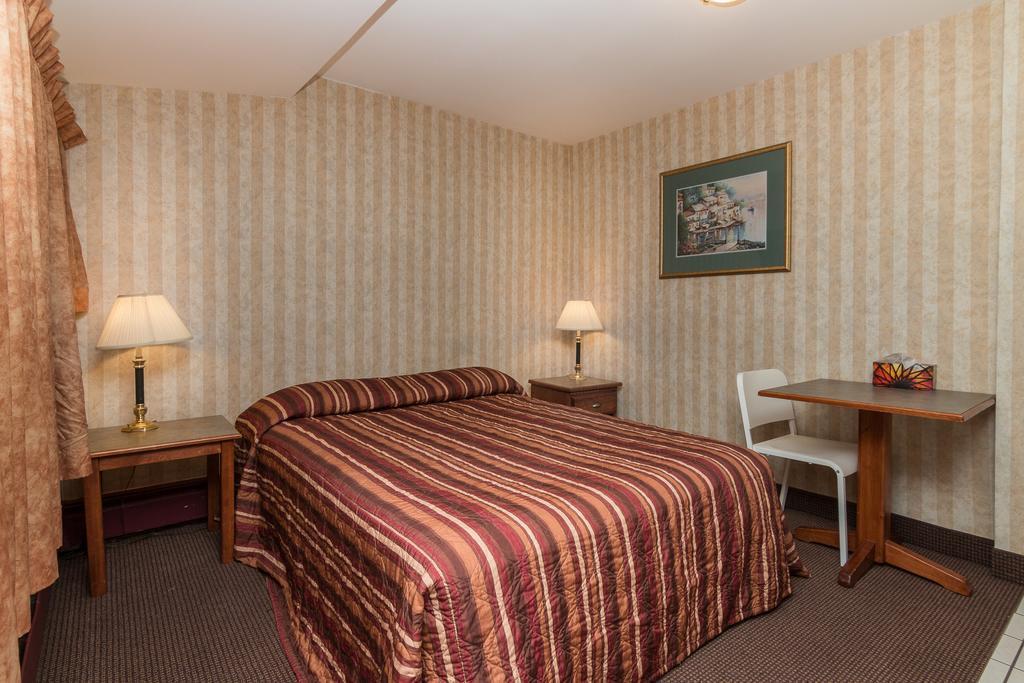 Hotel Canadas Best Value Inn Chinook Station