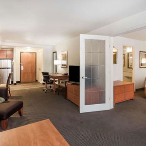 Hotel Wingate By Wyndham Calgary cazare Calgary