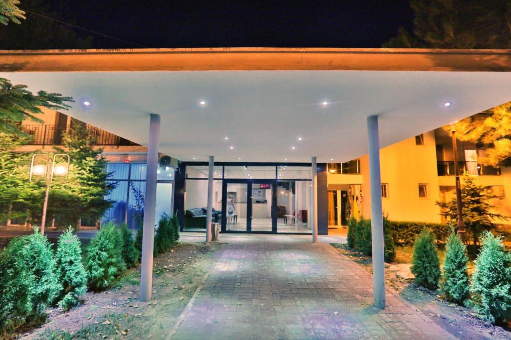 Jijo's Hotel