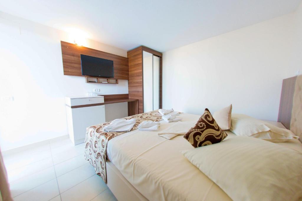 Jijo's Hotel