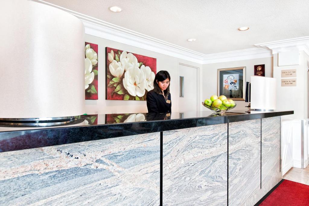 Hotel West Edmonton Mall Inn