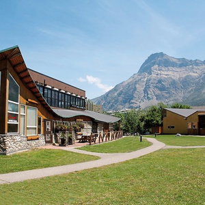 Hotel Waterton Lakes Lodge Resort cazare Alberta