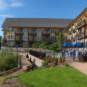 Hotel Summerland Waterfront Resort cazare Summerland