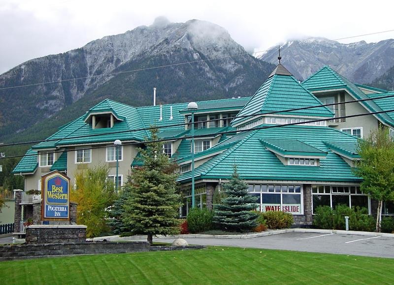 Hotel Pocaterra Inn & Waterslide