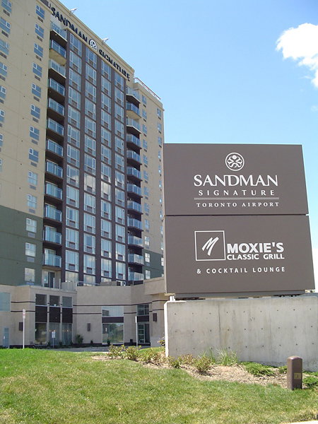 Hotel Sandman Signature Toronto Airport Hotel