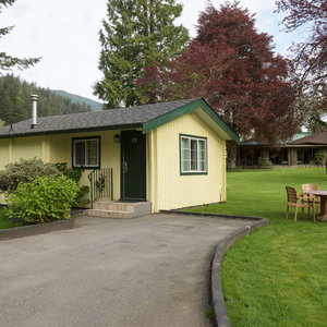 Hotel Harrison Hot Springs Resort cazare British Columbia