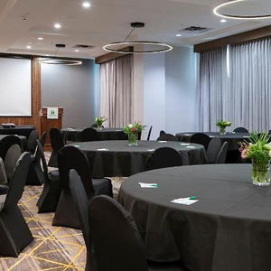 Hotel Holiday Inn & Suites Kamloops cazare Kamloops