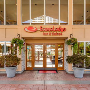 Hotel Econo Lodge Inn & Suites cazare North Vancouver