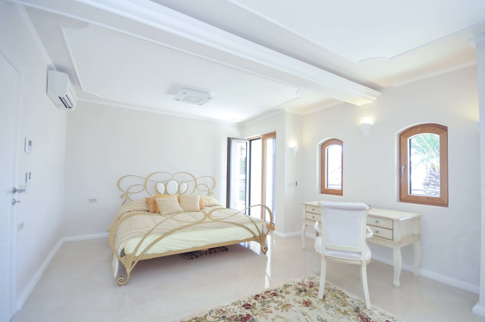 Hotel St. George Apartments And Villa With Pool