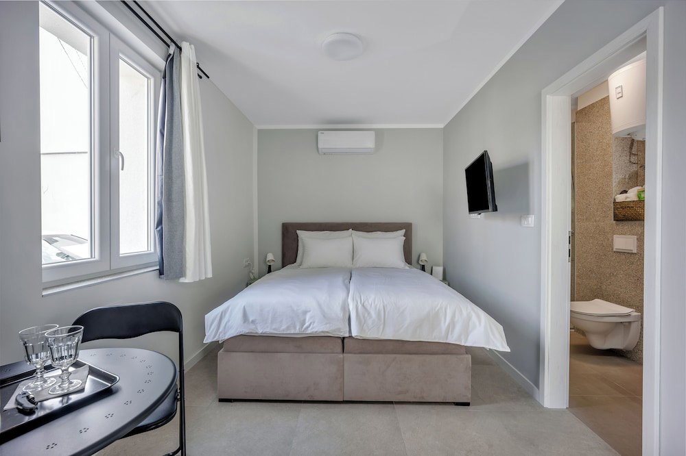 Hotel Studio Apartments Yucca 2Min To The Sea
