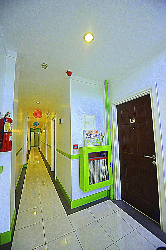 Hotel First Pacific Inn