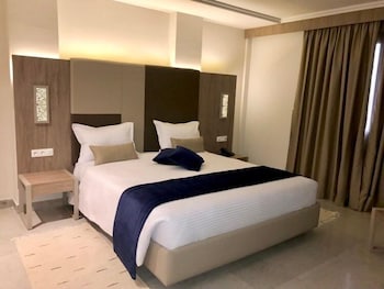 Lescure Business Hotel & Spa