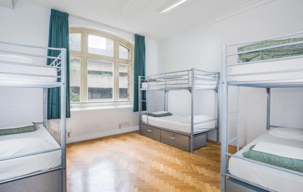 Hotel Base Sydney Hostel