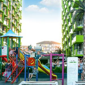 Hotel Alezzi Beach Resort cazare Mamaia