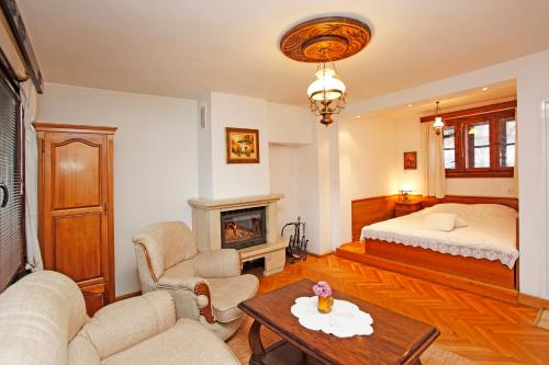 Family Hotel Varosha 2003