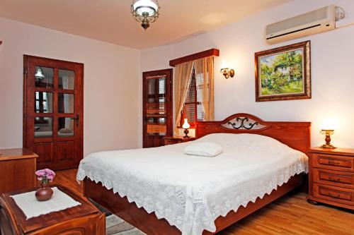 Family Hotel Varosha 2003