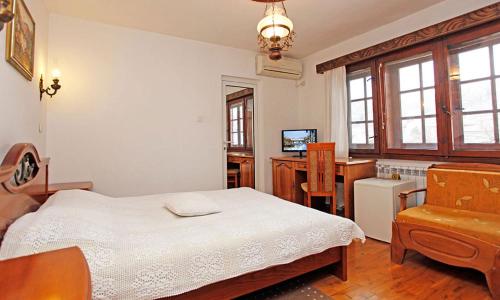 Family Hotel Varosha 2003