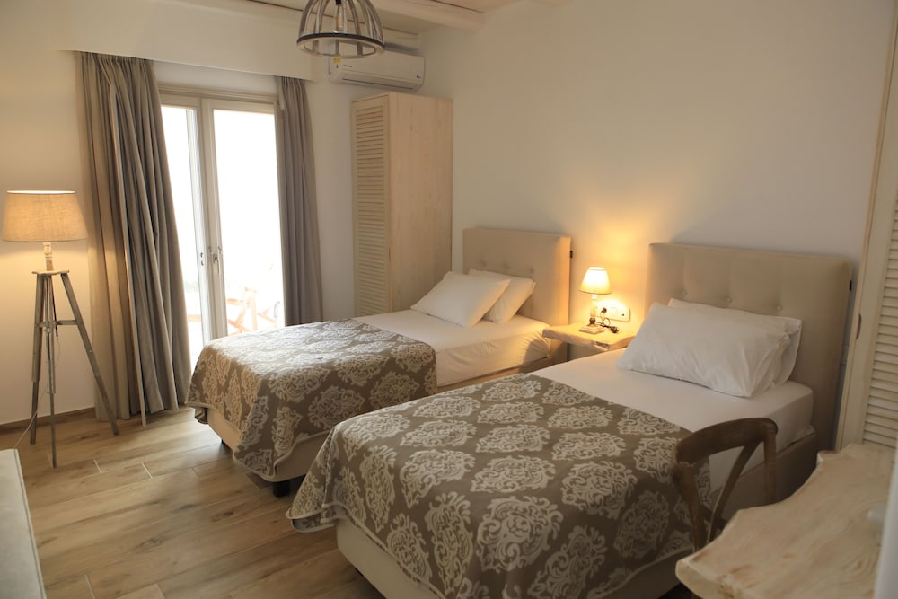 Hotel Theasis Luxury Suites