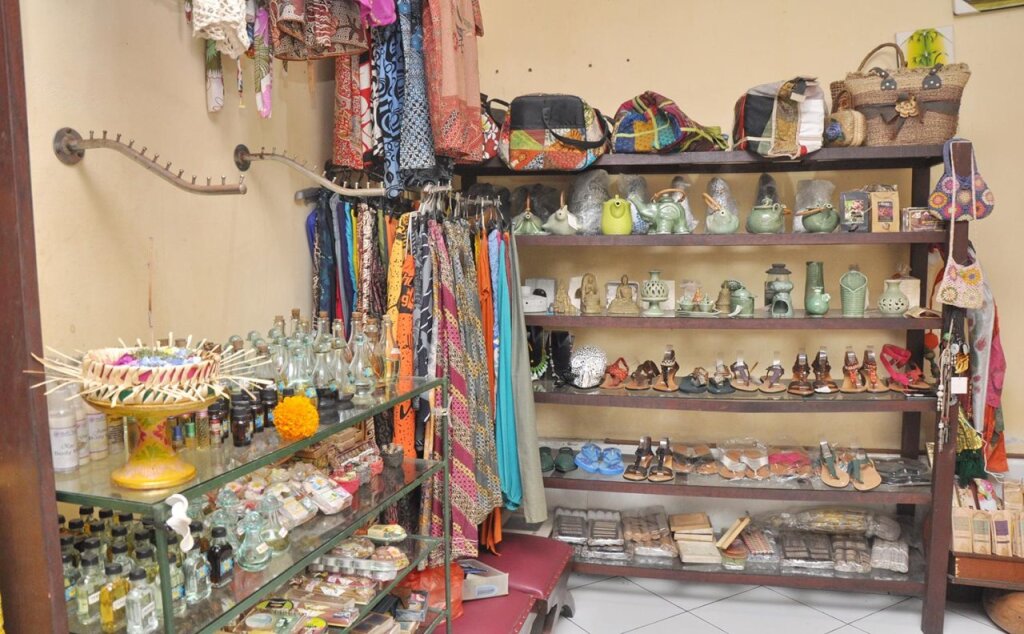 Hotel Astiti Guest House Salon And Spa