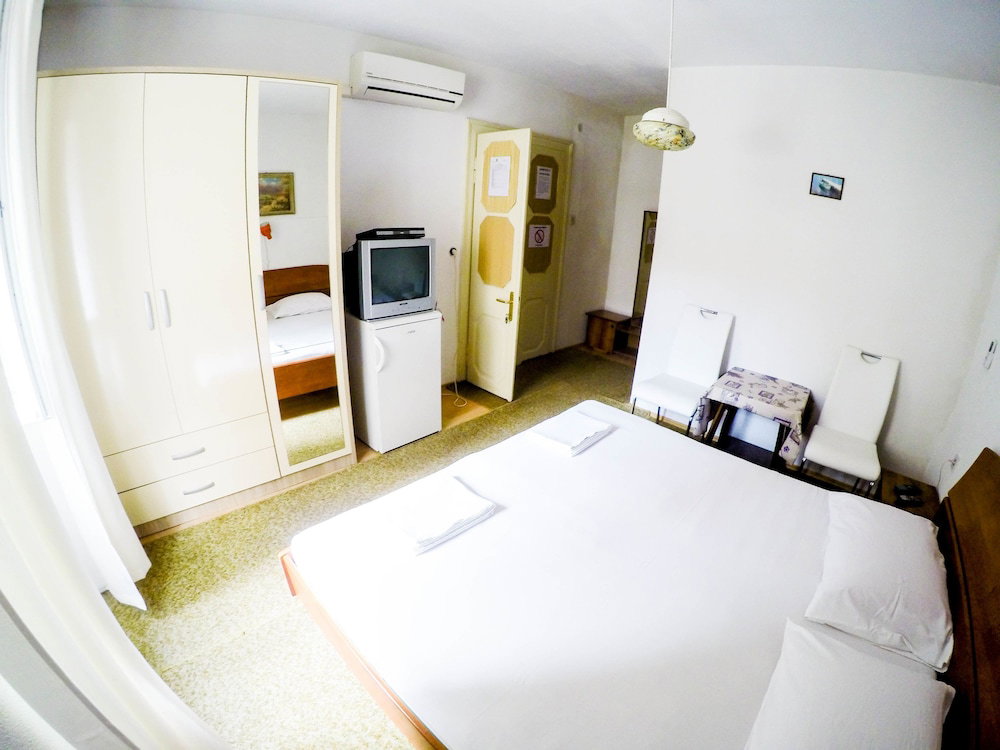 Hotel Accommodation Vitaic