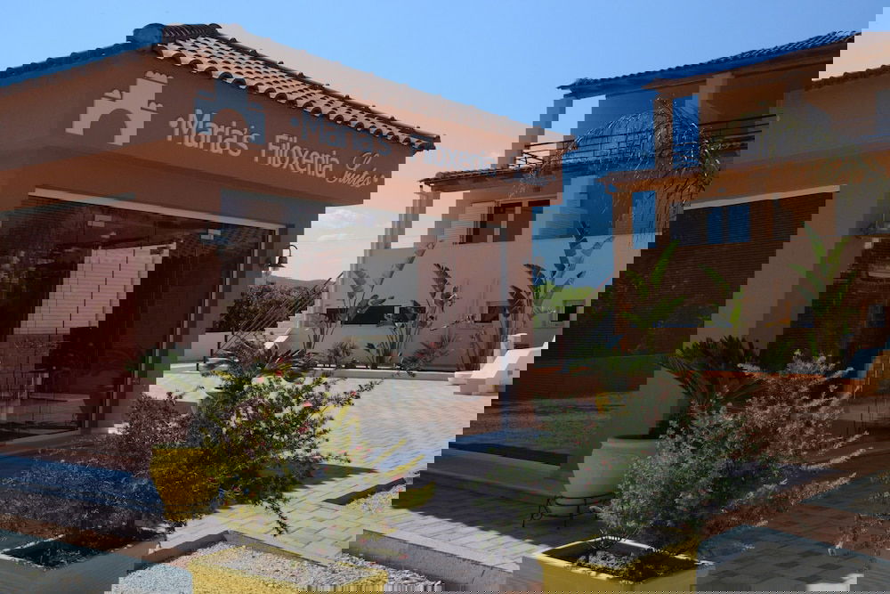 Hotel Maria'S Filoxenia Suites