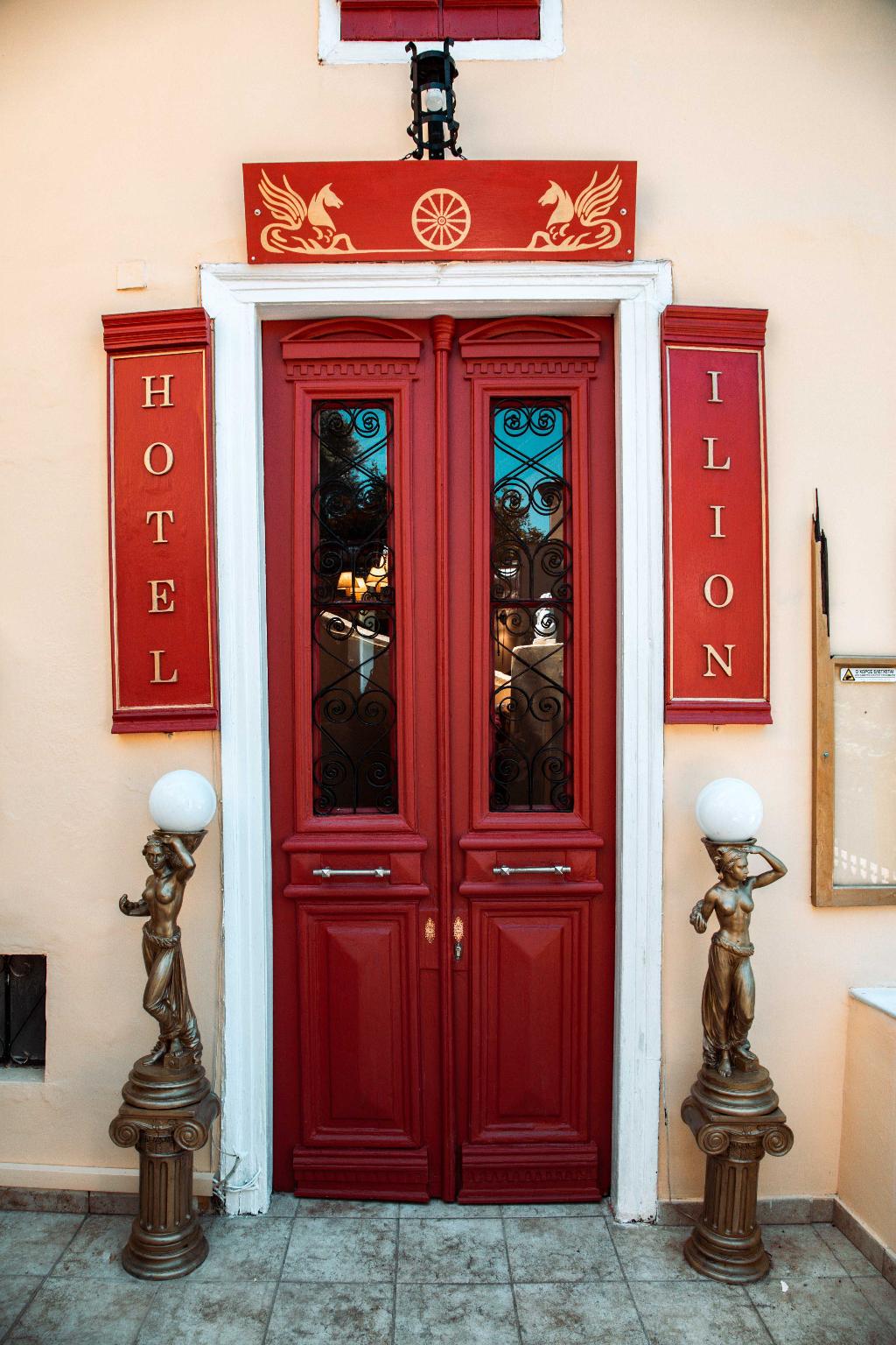 Ilion Hotel & Suites
