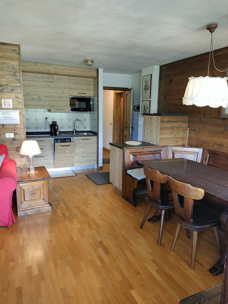 Roulette Apartments