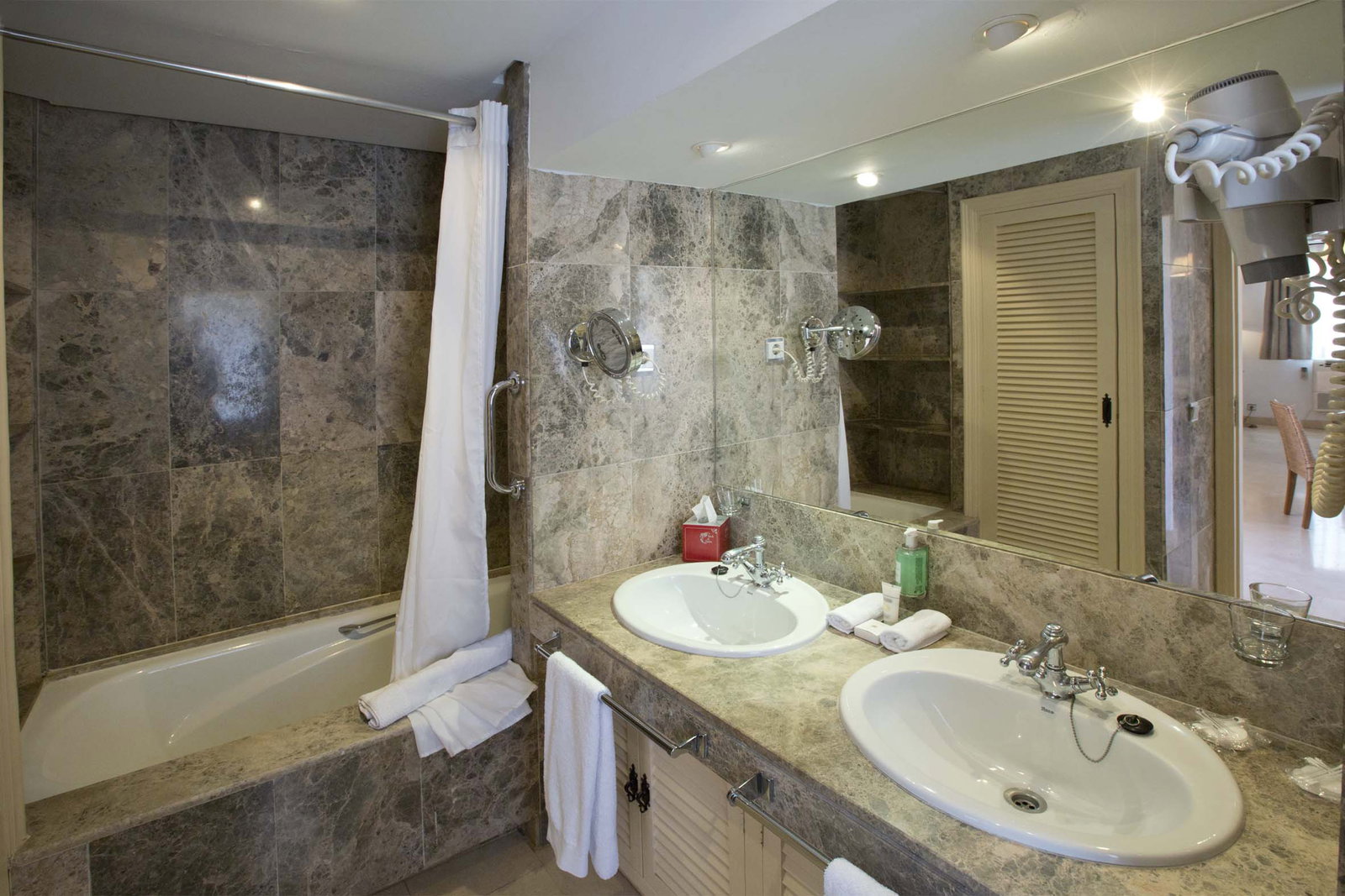 Hotel Las Lomas Village