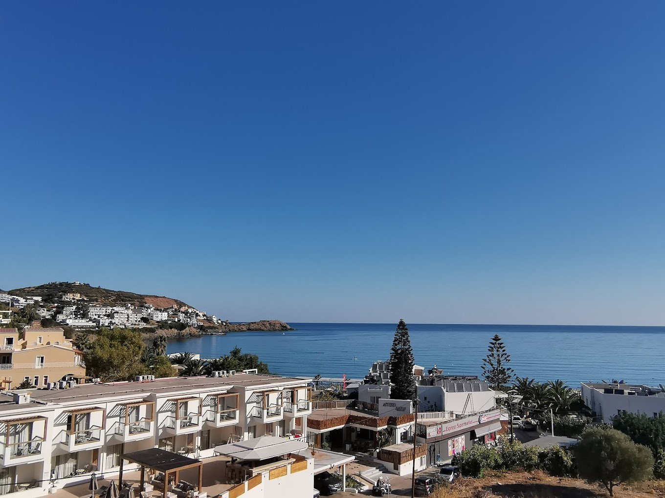dal travel Manos Palace