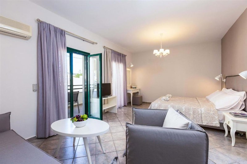 dal travel Manos Palace