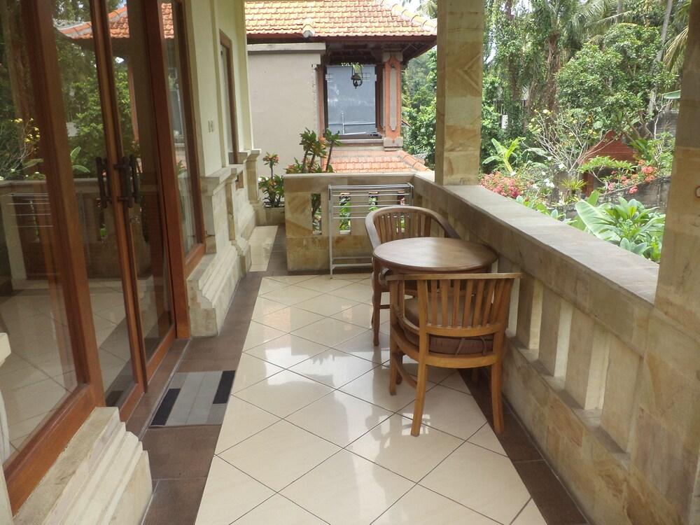 Hotel Merthayasa Bungalows