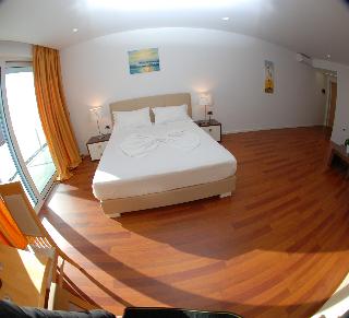 Summer Suite Hotel