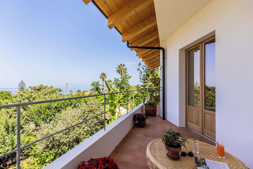 Hibiscusuno Tropea Residence
