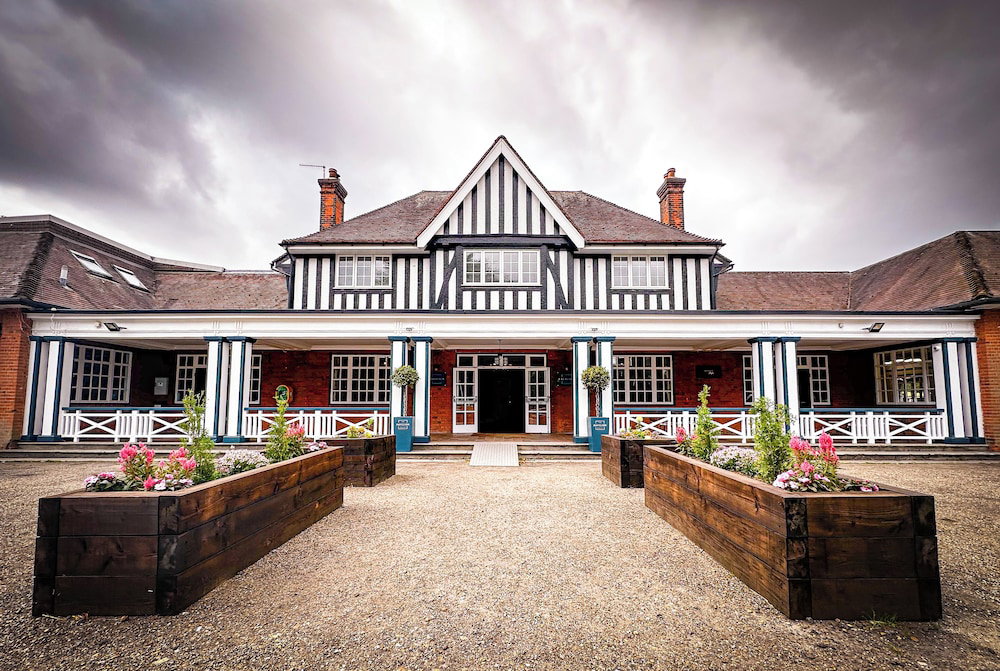 Hotel The Pavilion Bisley