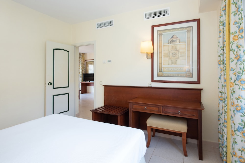 Valentin Son Bou Hotel & Apartments