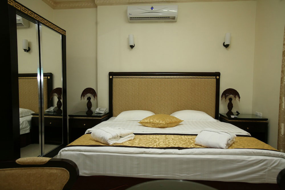 Cedar Hotel