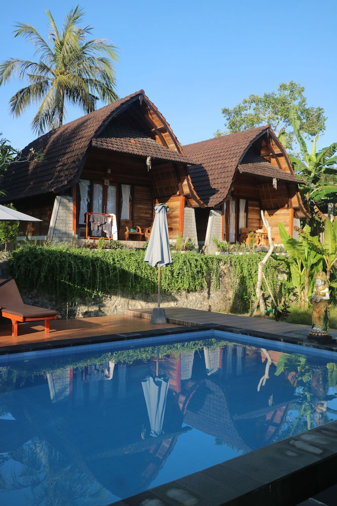 Mamaras Guest House