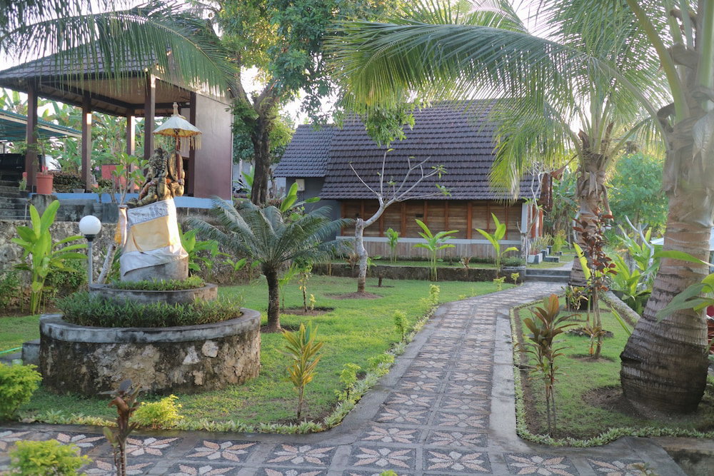 Mamaras Guest House