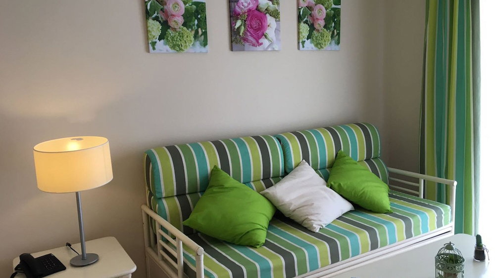 Esmeralda Suites Apartments
