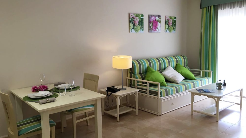 Esmeralda Suites Apartments