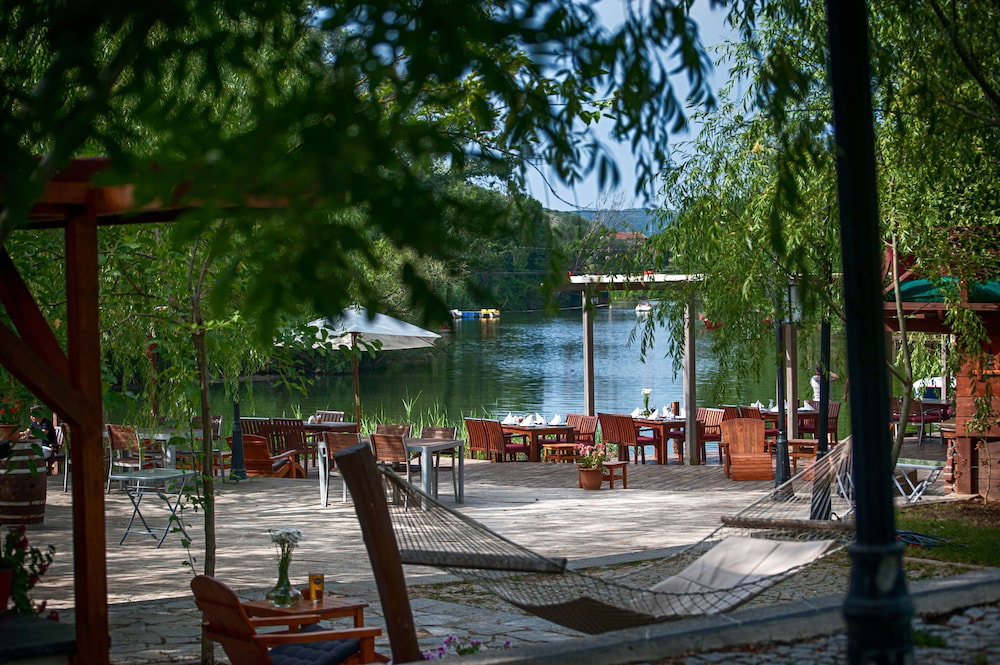Wineport Lodge