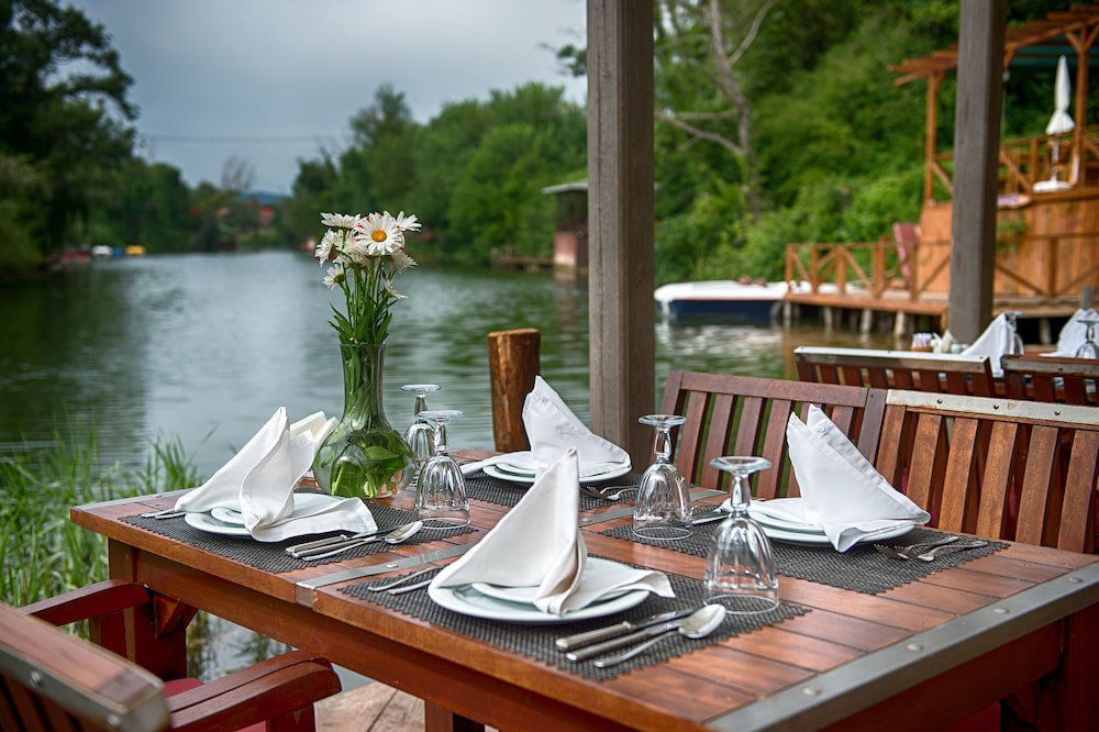Wineport Lodge