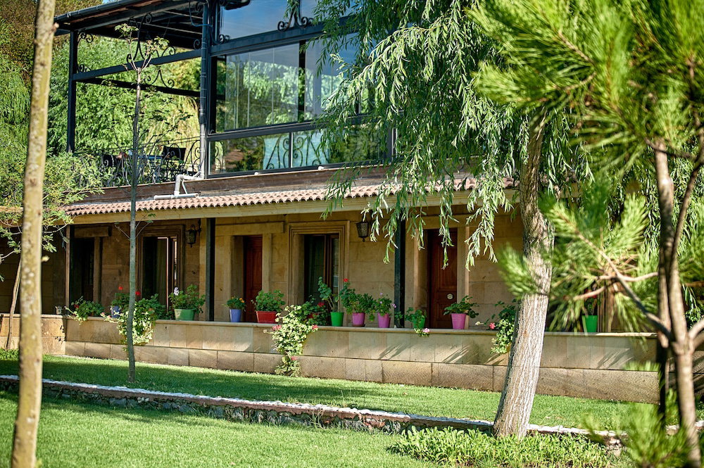 Wineport Lodge