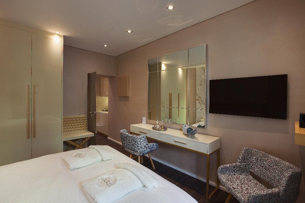 dal travel Consolato Boutique