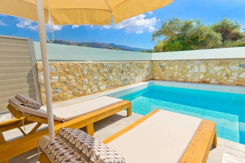 Alea Hotel & Suites