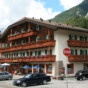 Hotel Rododendro cazare Campitello di Fassa